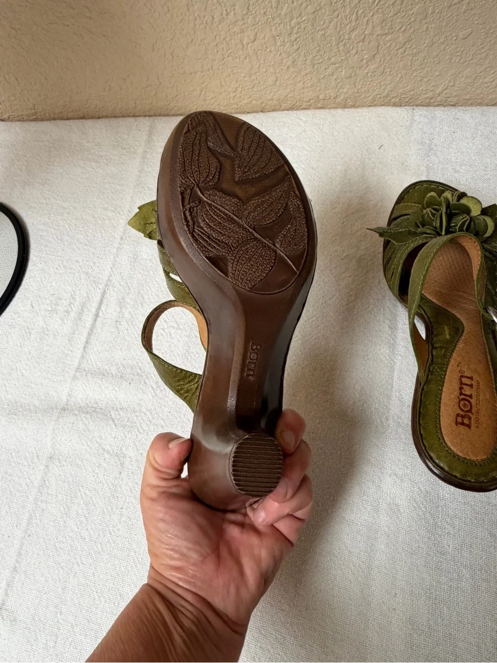 4/$20 Born Olive Green Floral Leather Heeled Sandals